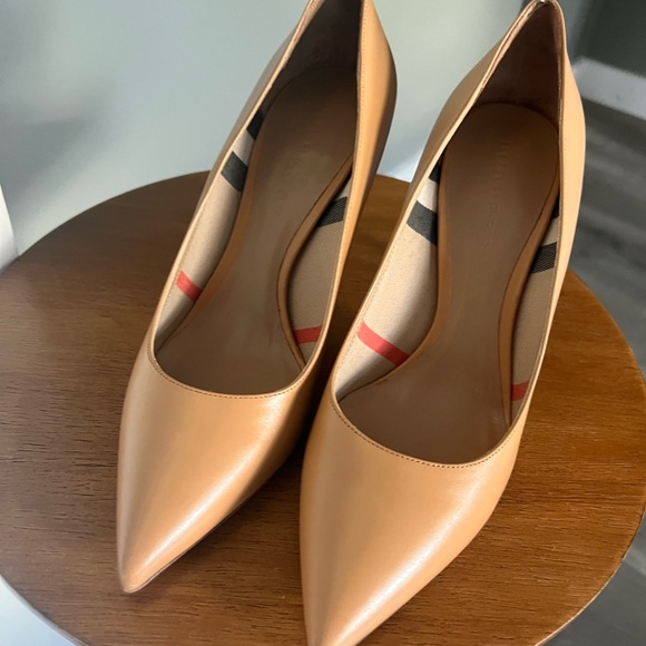 Burberry “Mawdesley” Tan Leather Heels - Picture 6 of 10